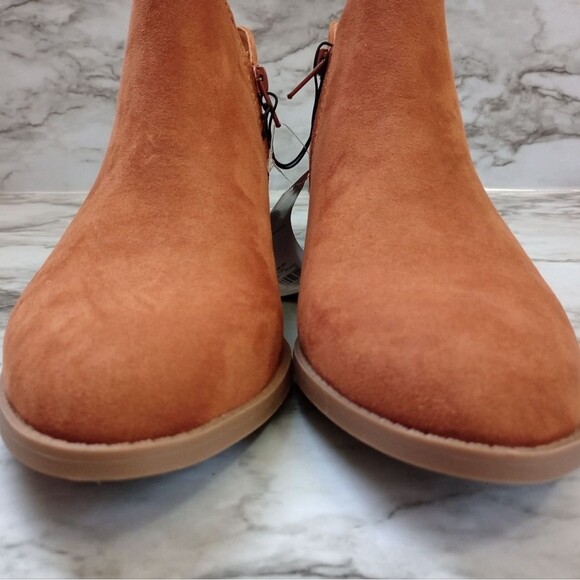 NWT Time and Tru Faux Suede Cognac Ankle Boots Size 10 - Picture 4 of 12